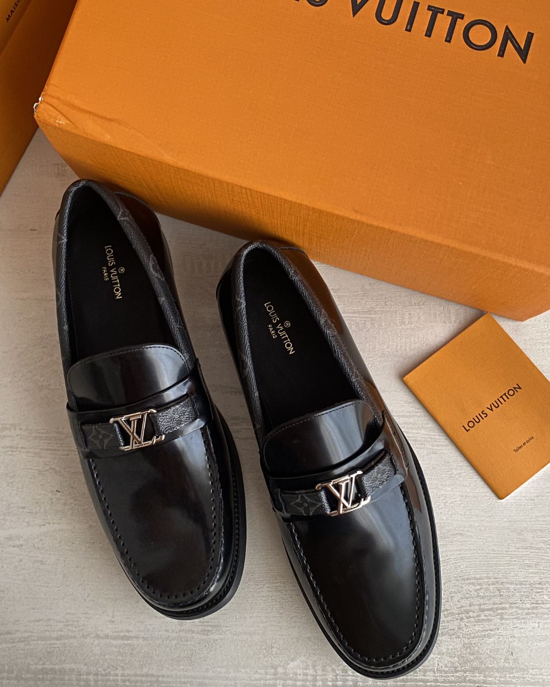 LV Major Moccasin Black